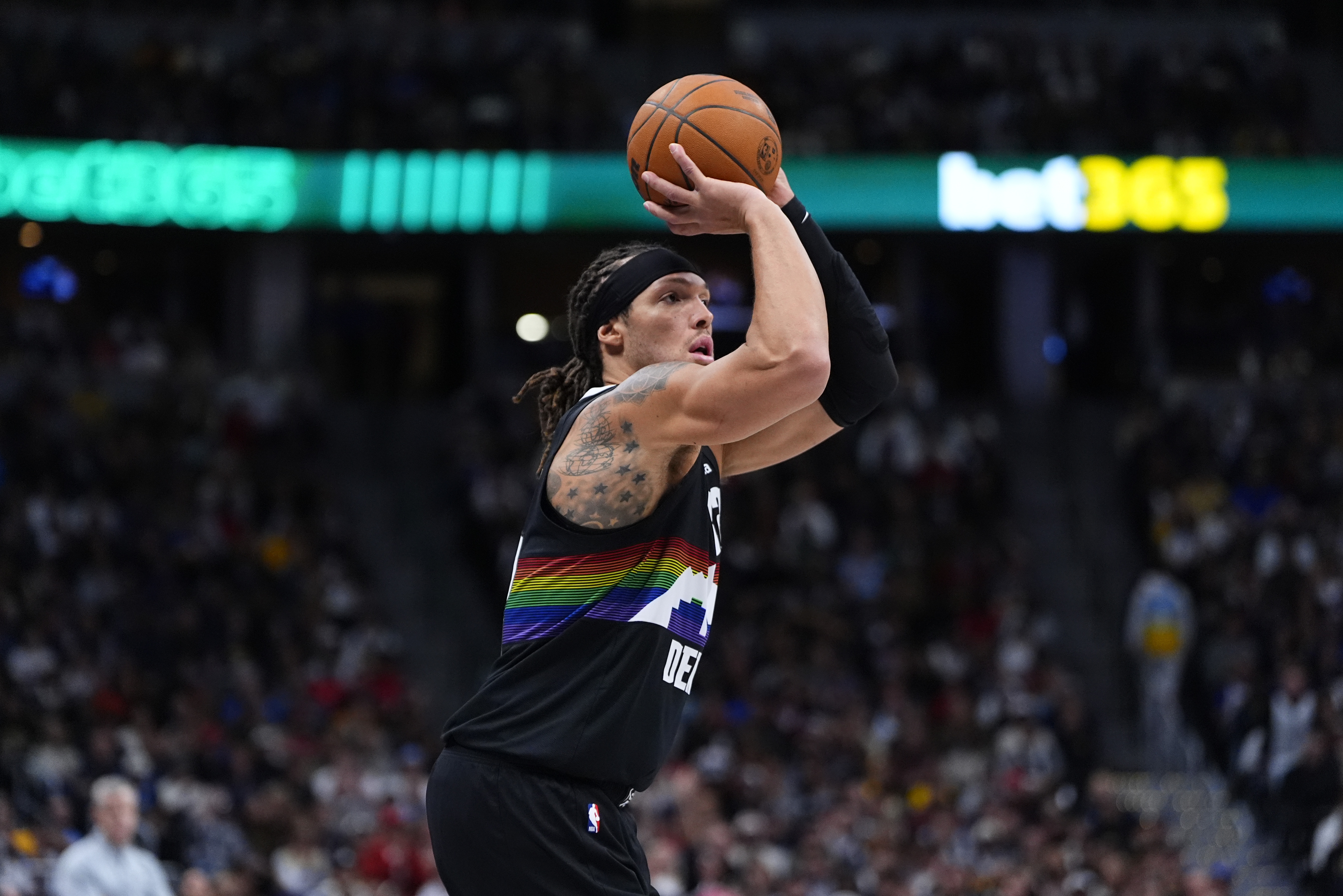 完美世界对战平台-腿筋受伤！阿隆·戈登下半场没首发 本场比赛回归存疑