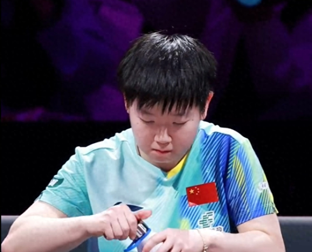 完美对战平台-孙颖莎疑对自己不满！输球后定在原地沉思5秒 低头离场惹球迷心疼|蒯曼|重庆|WTT新加坡大满贯|WTT重庆冠军赛|王曼昱_新浪体育_新浪新闻